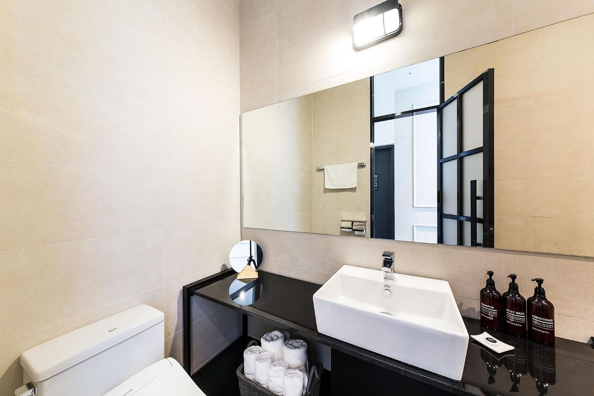 Premium Room With Bridge View - 1 King Bed