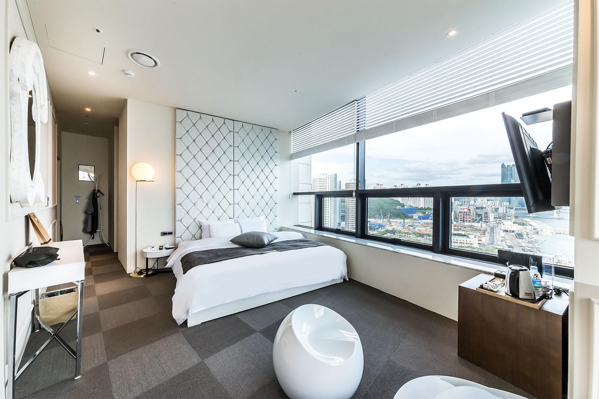 Premium Room With Bridge View - 1 King Bed