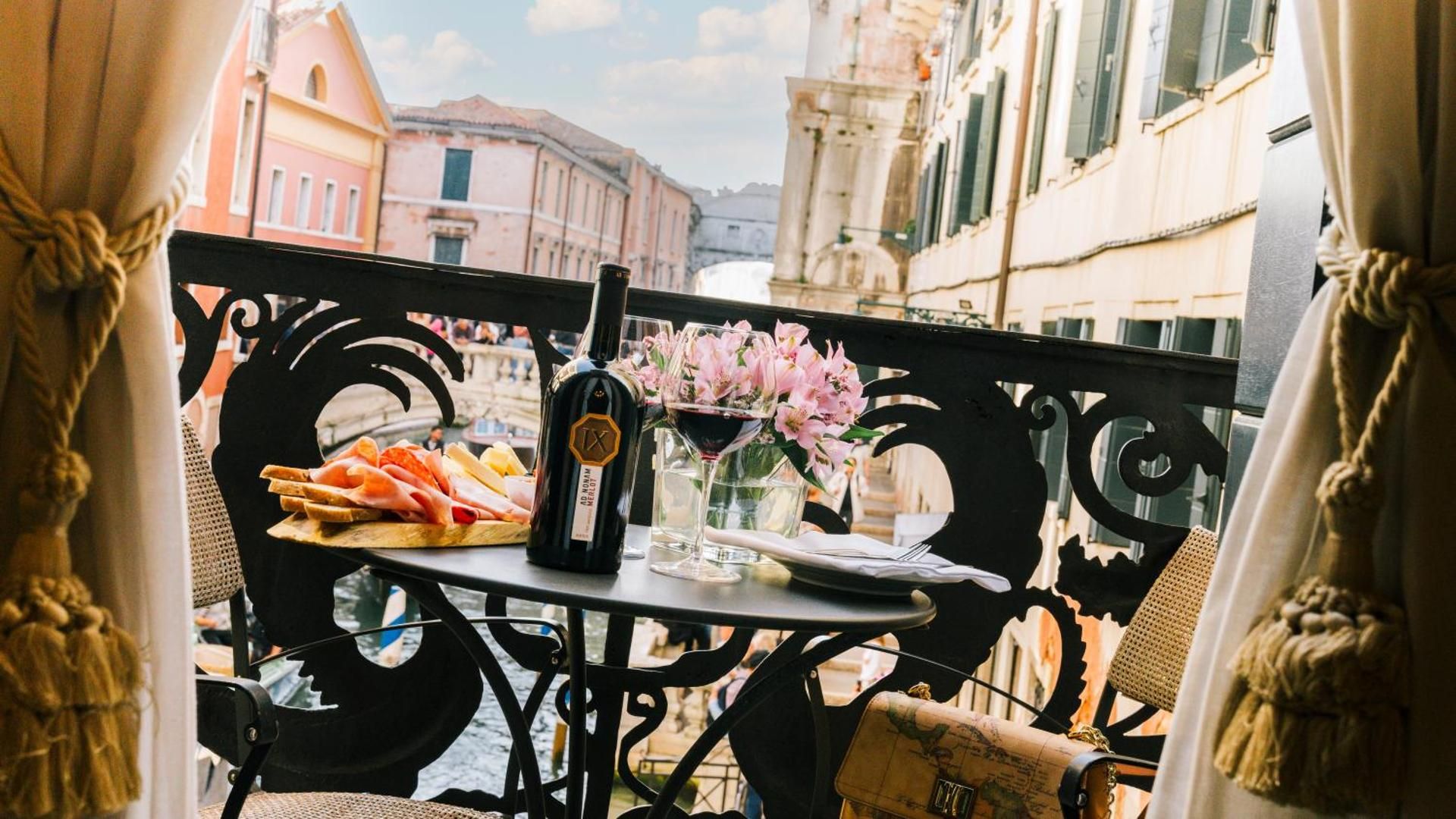 undefined Hotel Al Ponte dei Sospiri 3