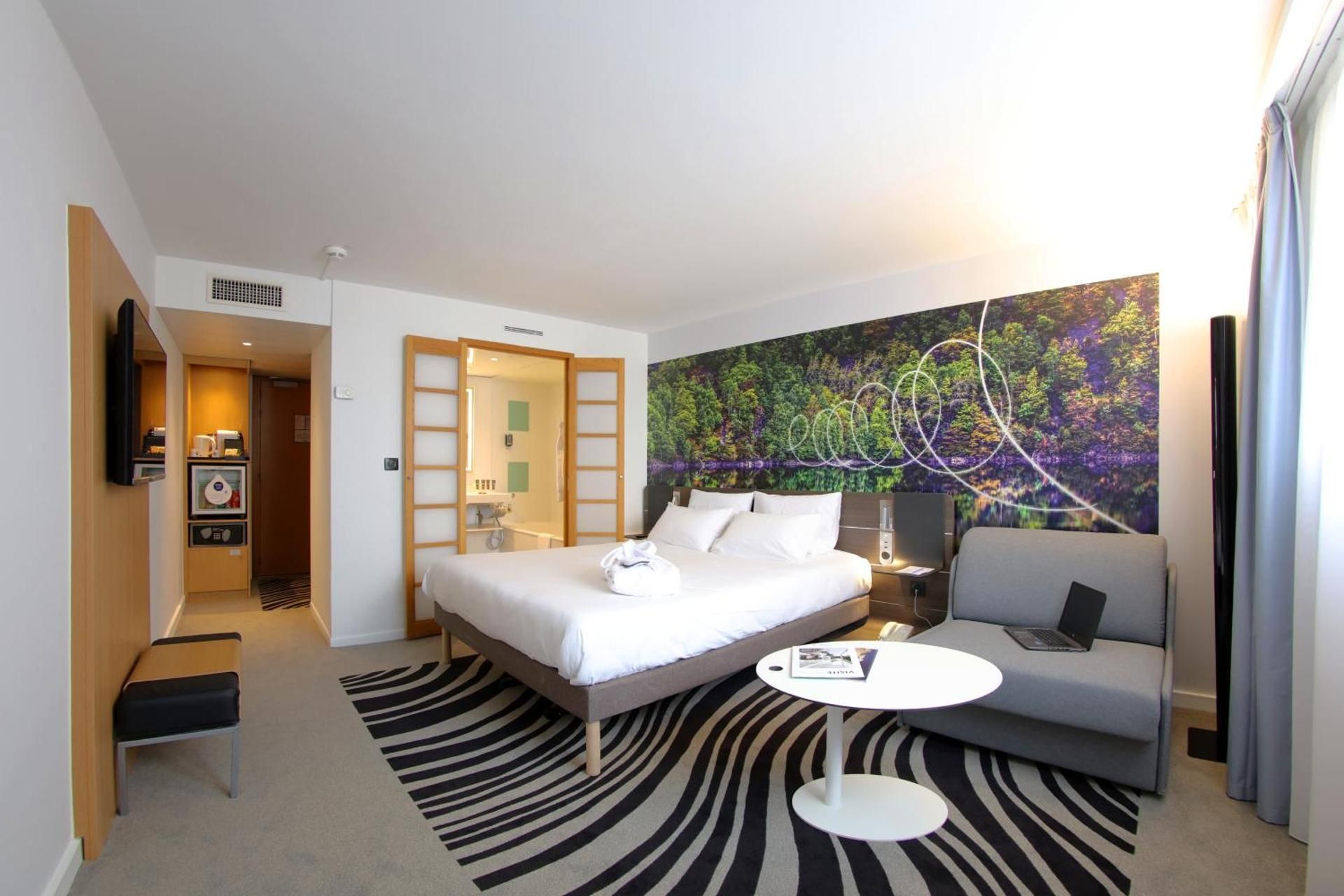 Executive Room with 1 double bed and 1 sofa
