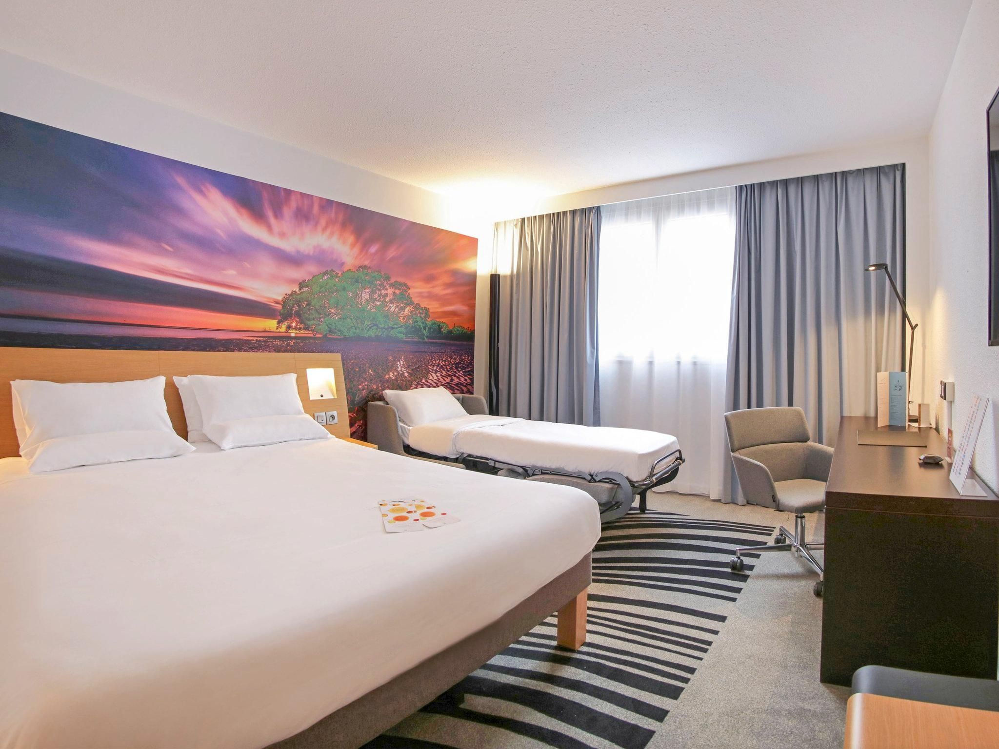 Executive Room with 1 double bed and 1 sofa
