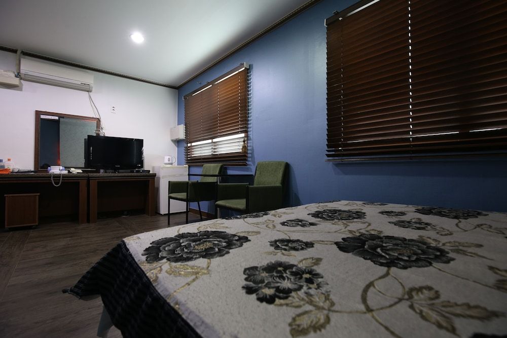 R.I Spa Hotel Family Room, Round Bubble Bathtub (1 Double Bed) 4