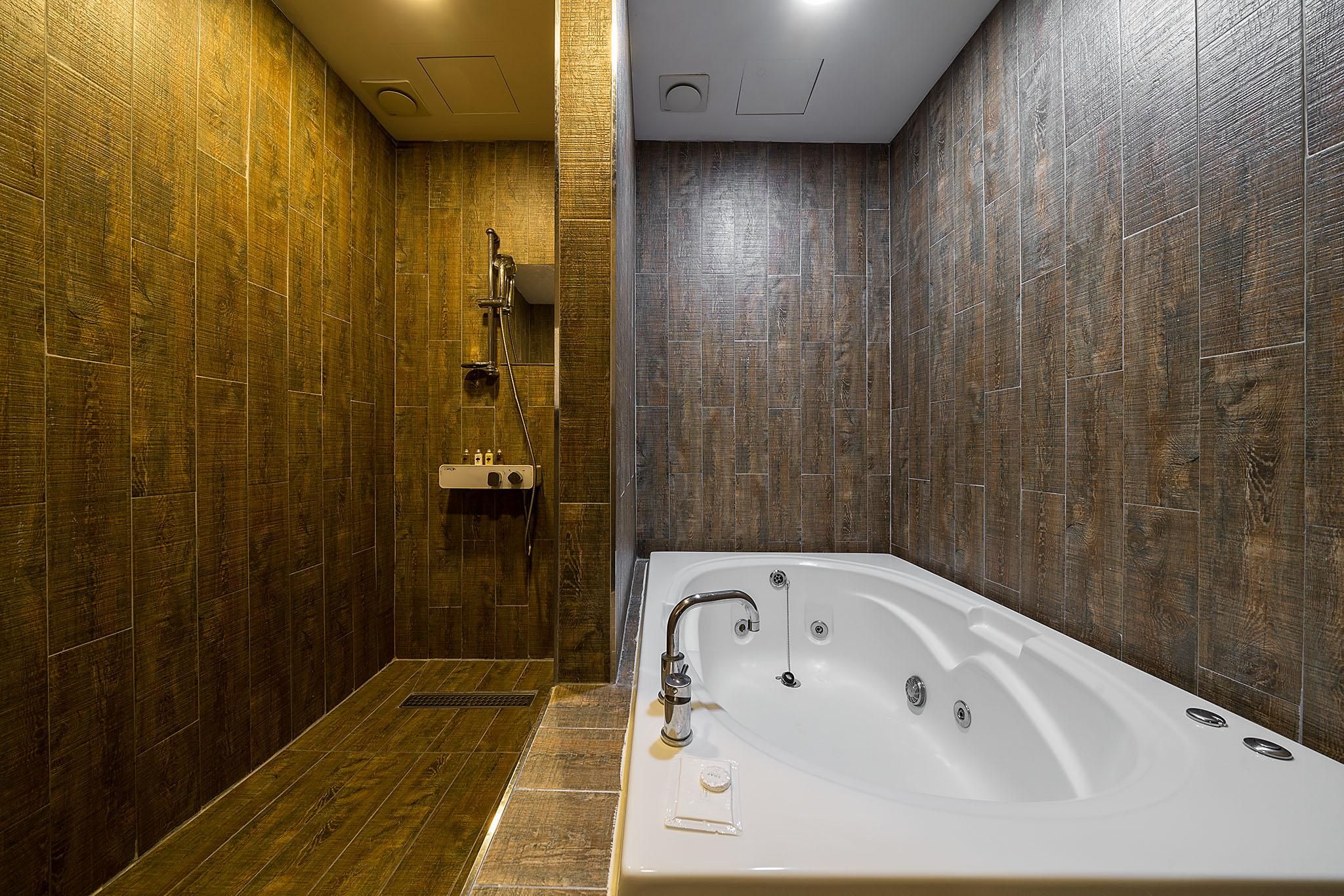 Suite - 2 Gaming PCs Included