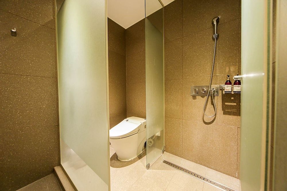 Hotel Myeongjak Family Twin Room (1) 4