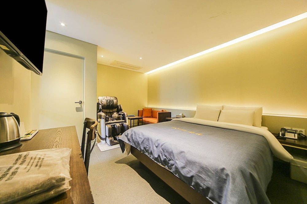 Hotel Myeongjak Deluxe Room 2