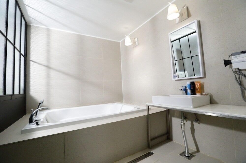 Hotel Myeongjak Deluxe Room 8