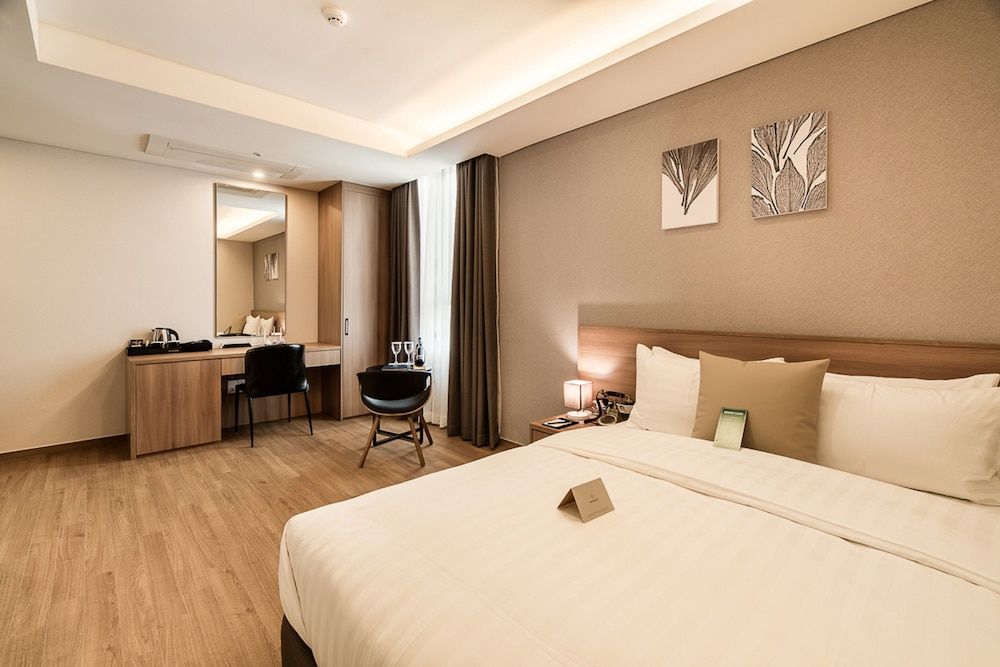 WD Hotel Deluxe Double Room 3