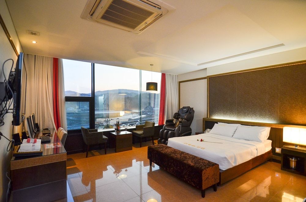 Ambassador VVIP Room 6