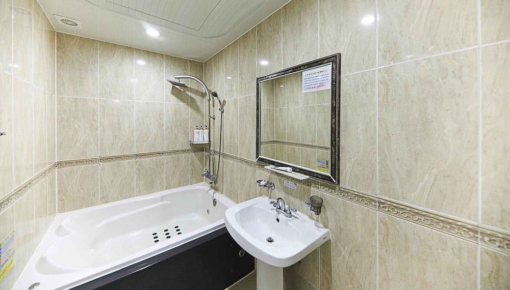 Ambassador Triple Room 4