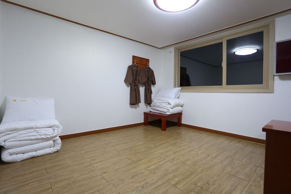 Hotel Coco Traditional Room (Ondol) 2