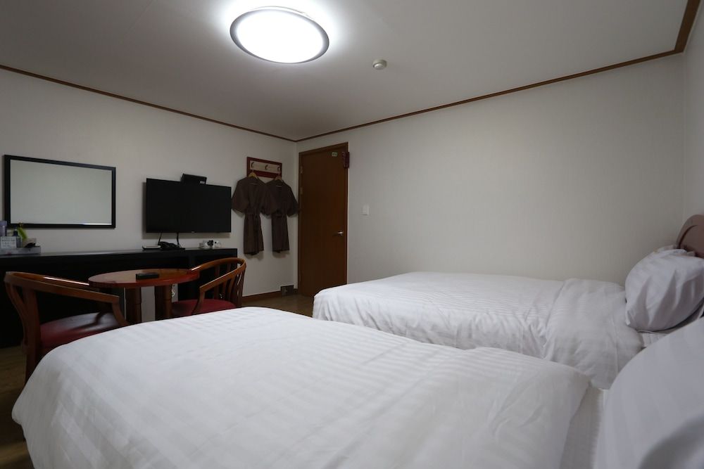 Hotel Coco Deluxe Twin Room 2