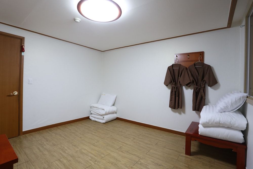 Hotel Coco Traditional Room (Ondol) 3