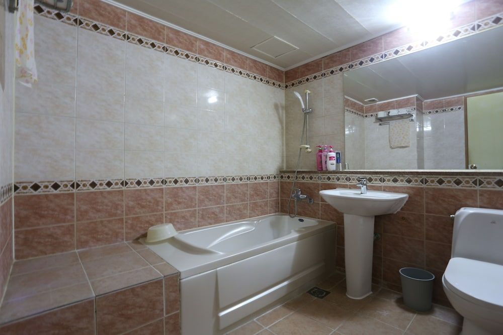 Hotel Coco Deluxe Twin Room 5