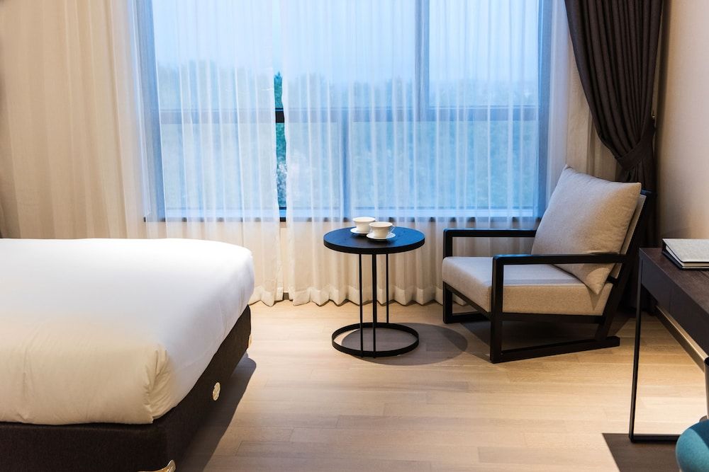 Hotel Nanta Jeju Deluxe Double Room, 1 King Bed, Mountain View 3