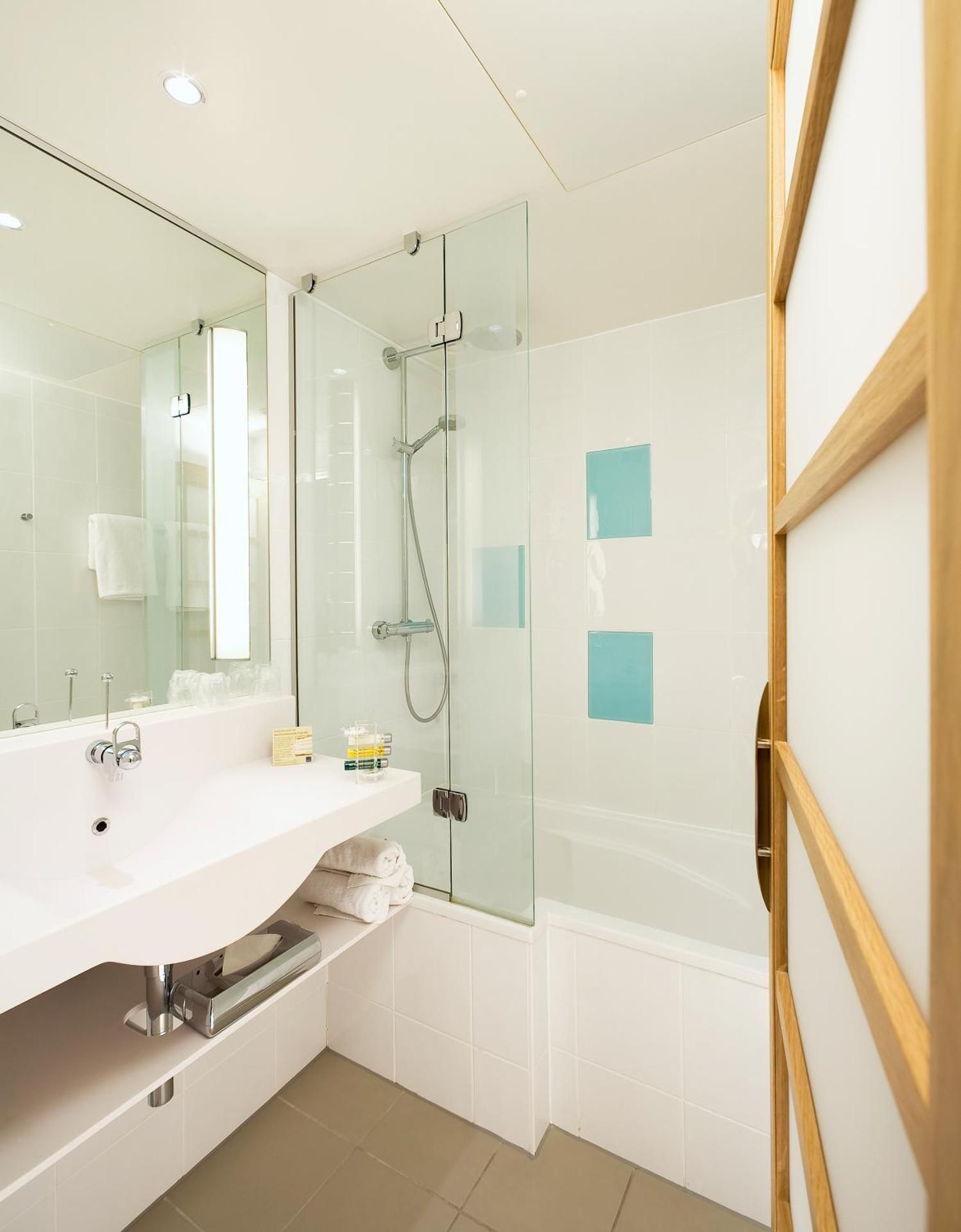 Superior room with queen bed and sofa bed