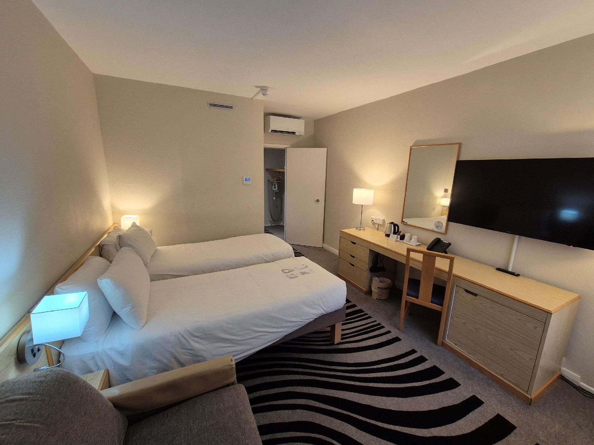 Novotel Manchester West Hotel Standard Room with 2 Single Beds 2