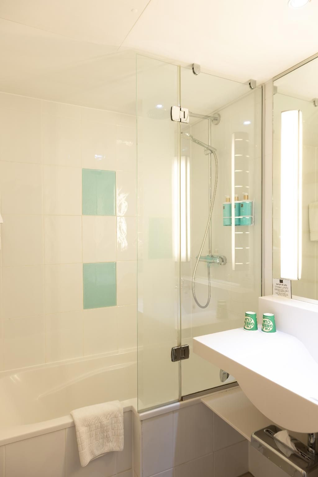 Executive Room with 1 Queen Size Bed and Sofa