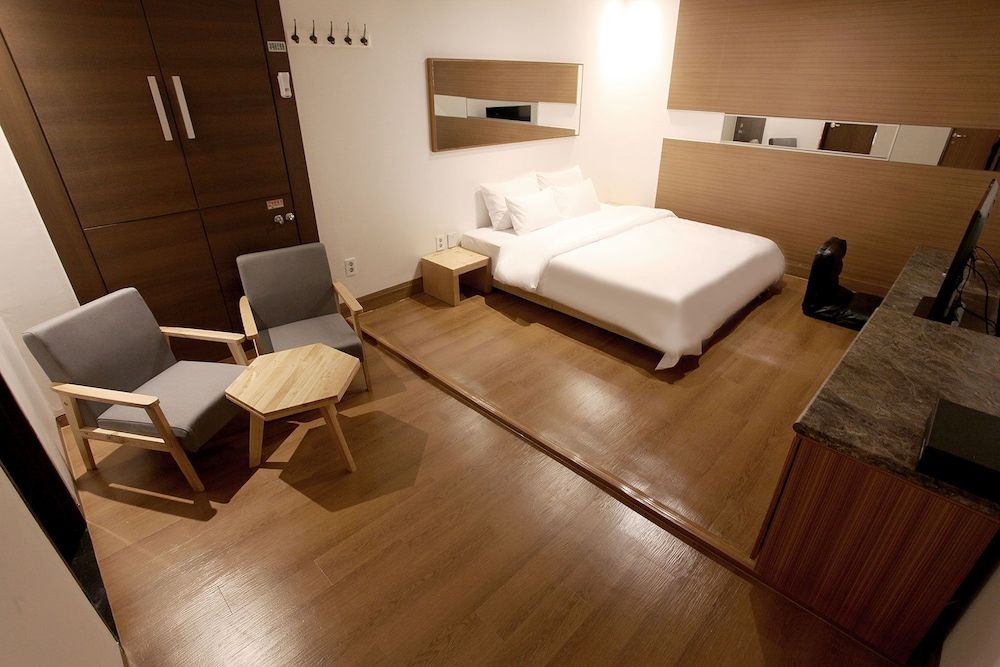 The Ace Hotel Premier Room 5