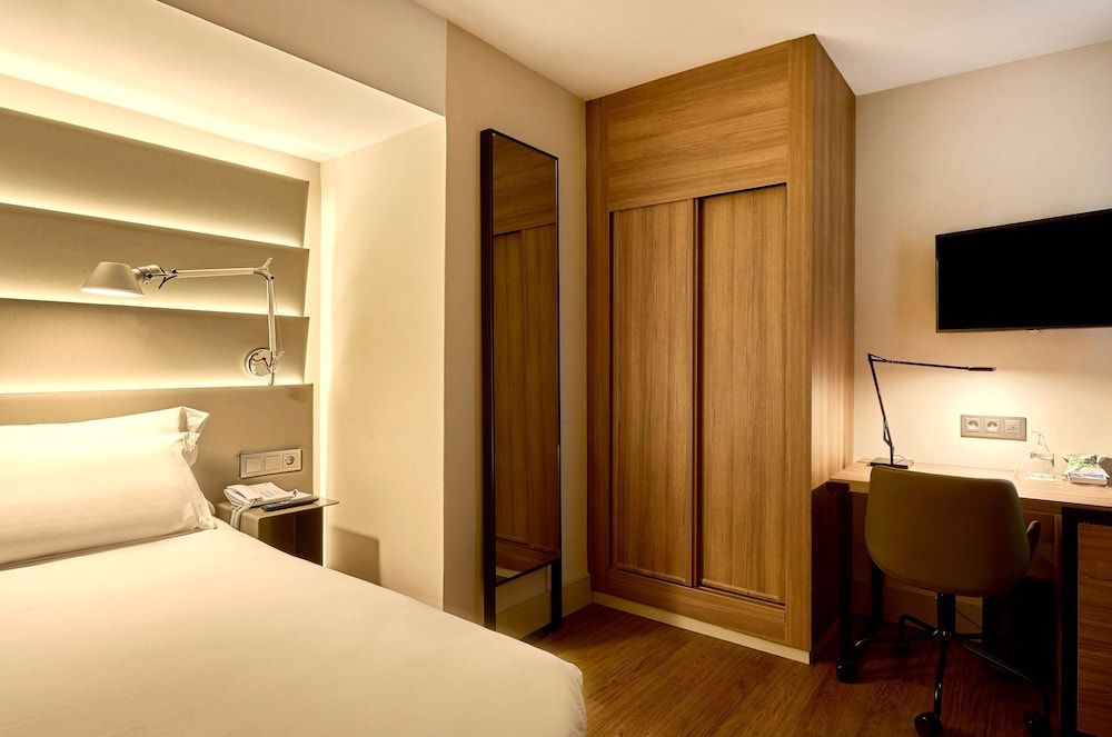 undefined NH Sants Barcelona 4