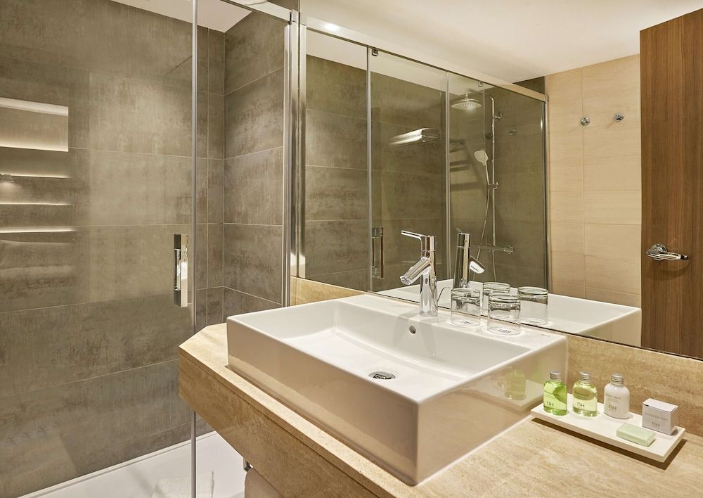 NH Sants Barcelona Standard Room (Fair) 9