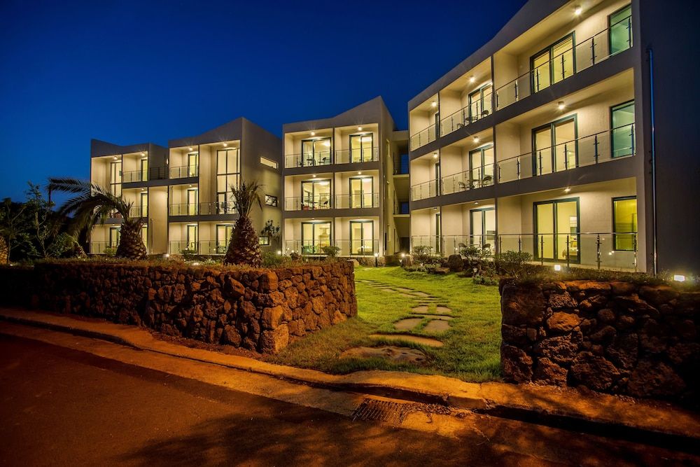 undefined Poema Stay 8