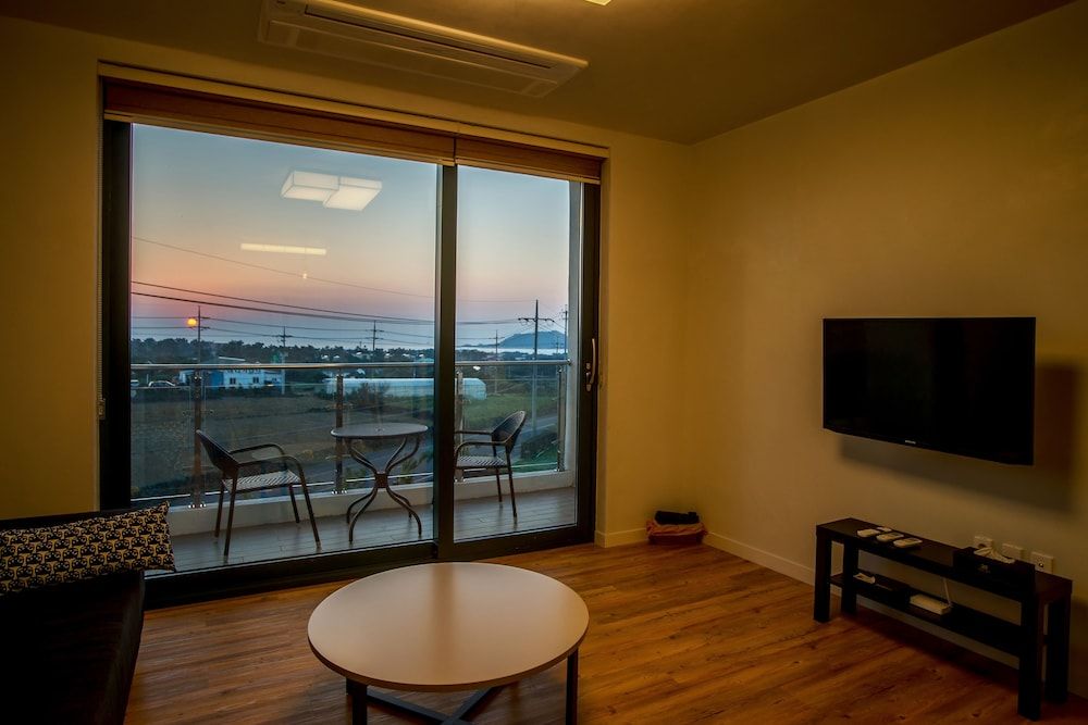 Poema Stay 2 Bed Room Family Suite 16