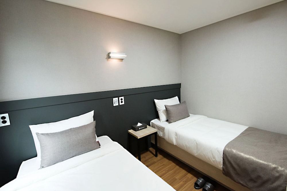 Ehwa in Myeongdong Basic Twin Room, 2 Twin Beds, Non Smoking 5