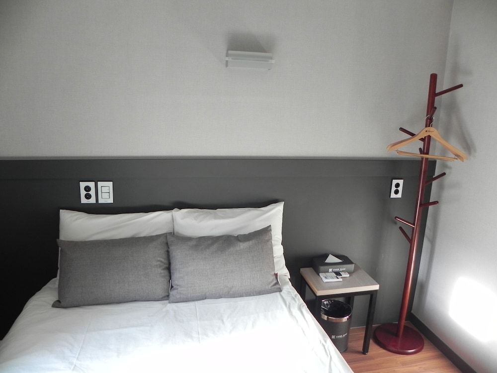 Ehwa in Myeongdong Basic Double Room, 1 Double Bed, Non Smoking 6