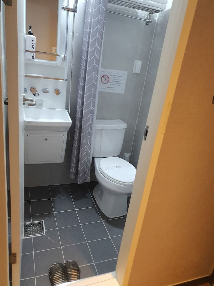 Ehwa in Myeongdong Basic Twin Room, 2 Twin Beds, Non Smoking 7