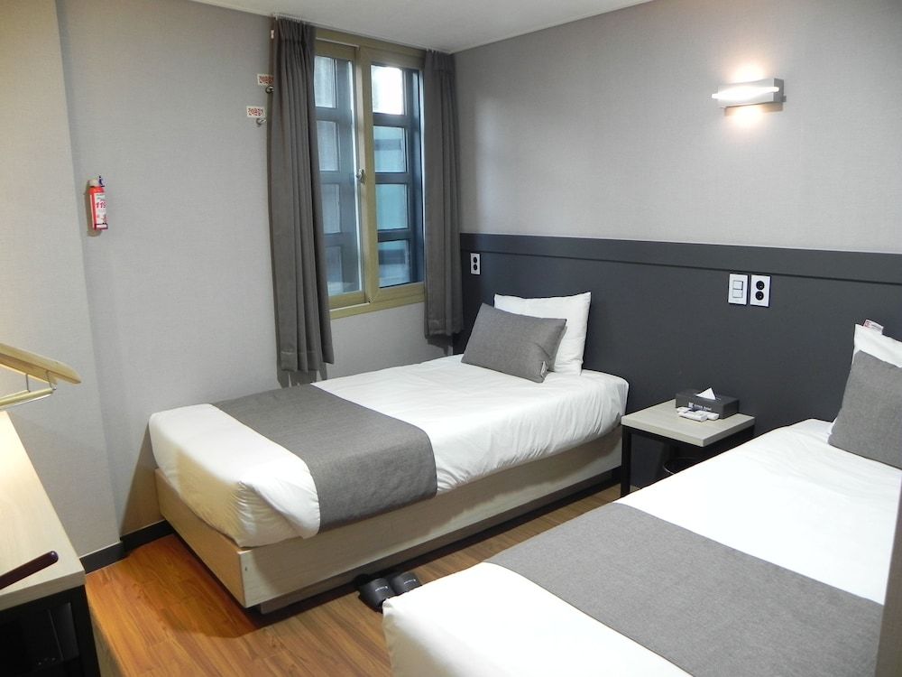 Ehwa in Myeongdong Basic Twin Room, 2 Twin Beds, Non Smoking 4