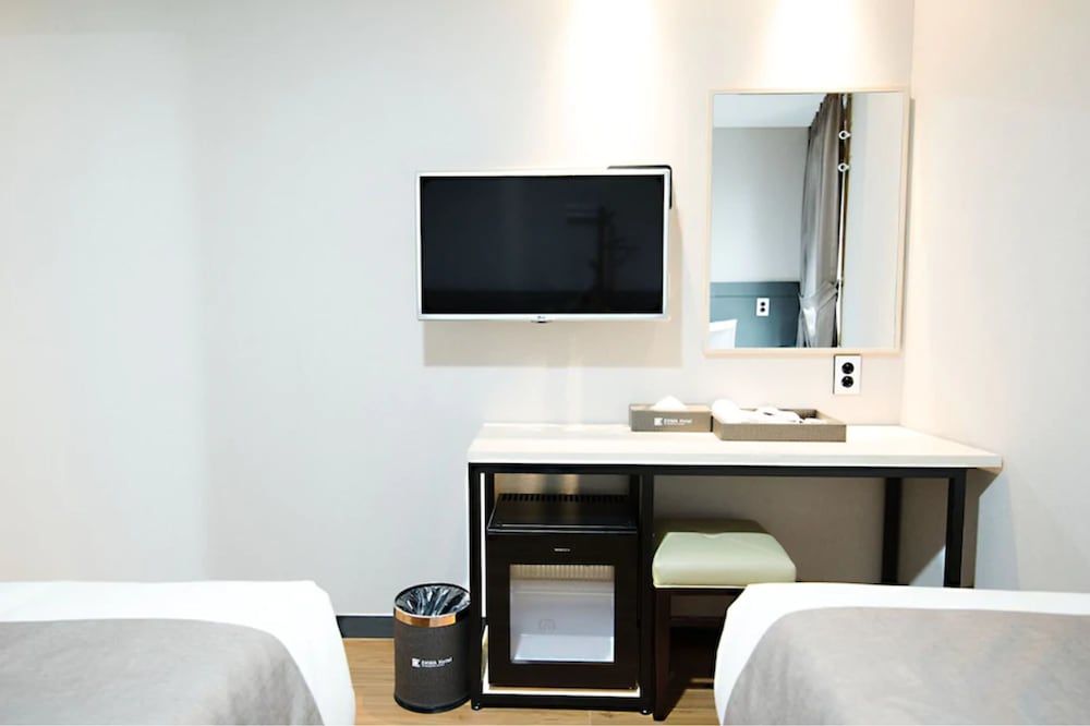 Ehwa in Myeongdong Basic Twin Room, 2 Twin Beds, Non Smoking 12