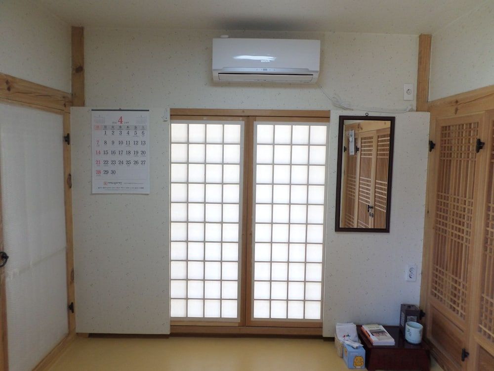 Ongyejongtaek Sambaekdang Genneobang (Ondol)