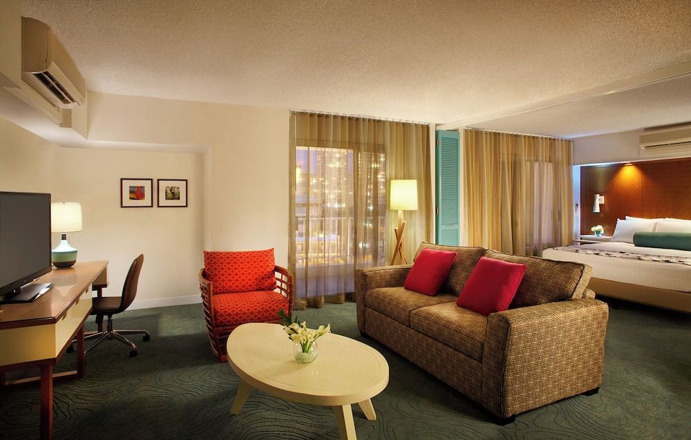 Oasis Hotel Waikiki Executive Suite, 1 Bedroom 3