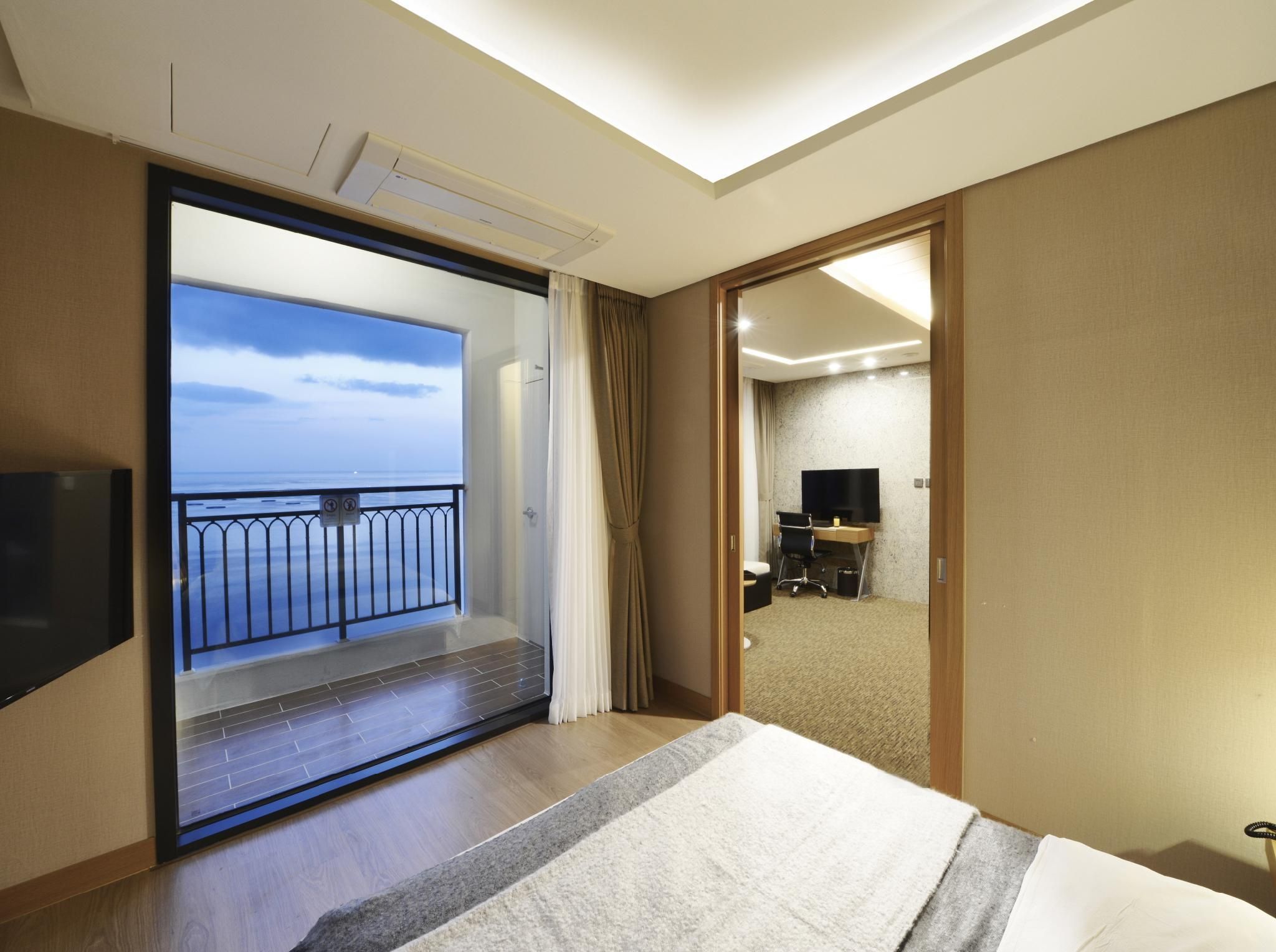 Junior Corner Suite Ocean Double (Panorama Ocean View)