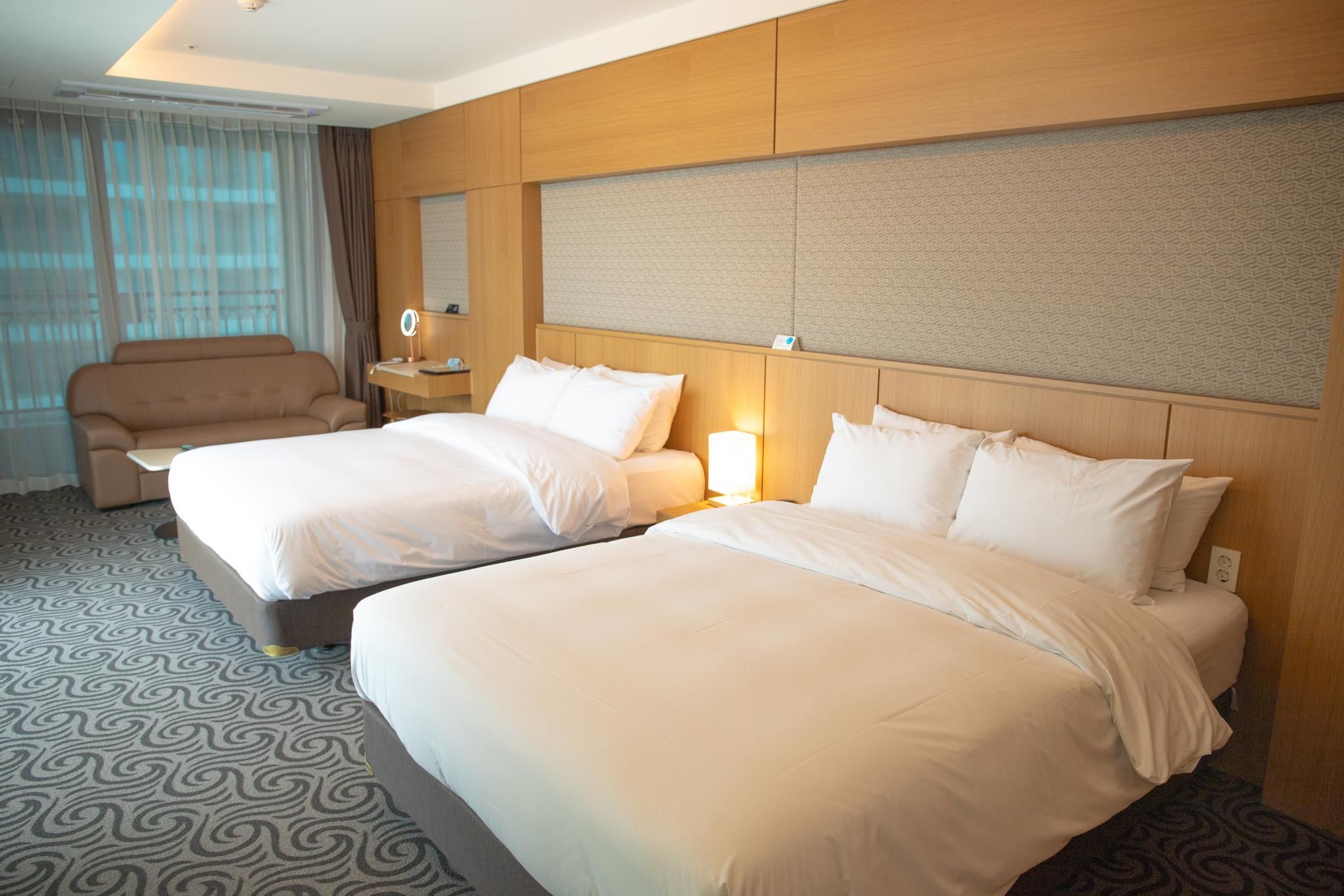 Ramada Sokcho Hotel Executive Family Twin Suite (Balcony Partial Ocean view) 2