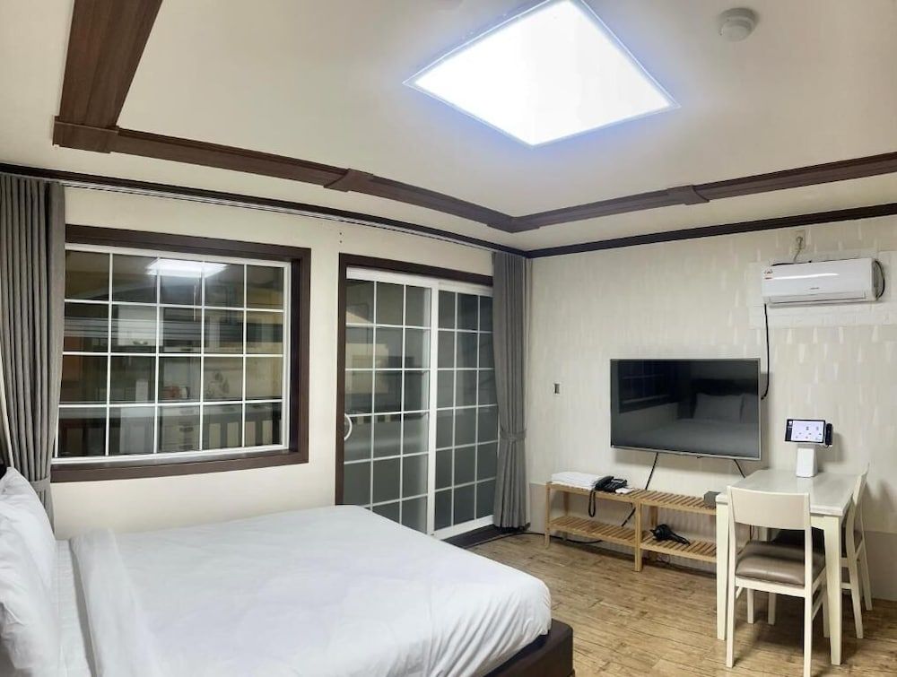 Grim Resort Couple Room (Adjacent to Building, No View) 4