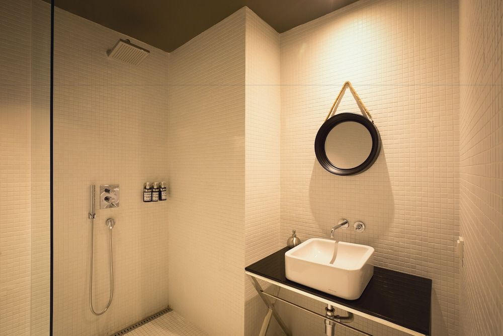 Trang BLUE Standard Double Room 7