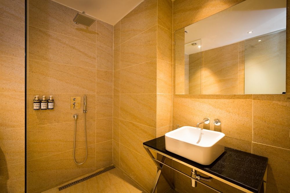 Trang BLUE Standard Double Room 6