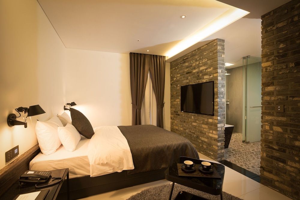 Trang BLUE Deluxe Double Room 9