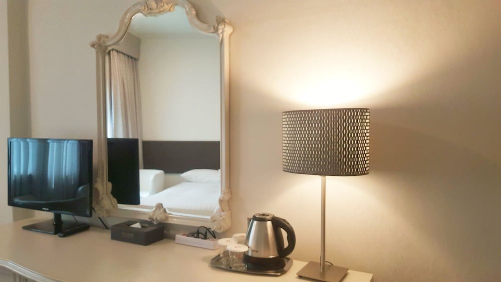 Insadong Crown Hotel