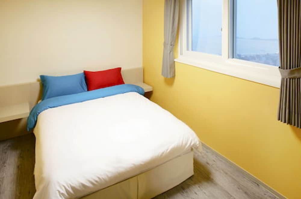 Hanwha Resort Daecheon Paros Deluxe Room (Bed Type) 2
