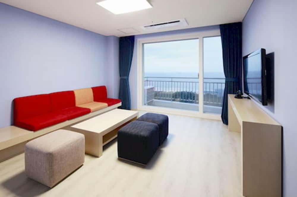 Hanwha Resort Daecheon Paros Deluxe Room (Bed Type) 6