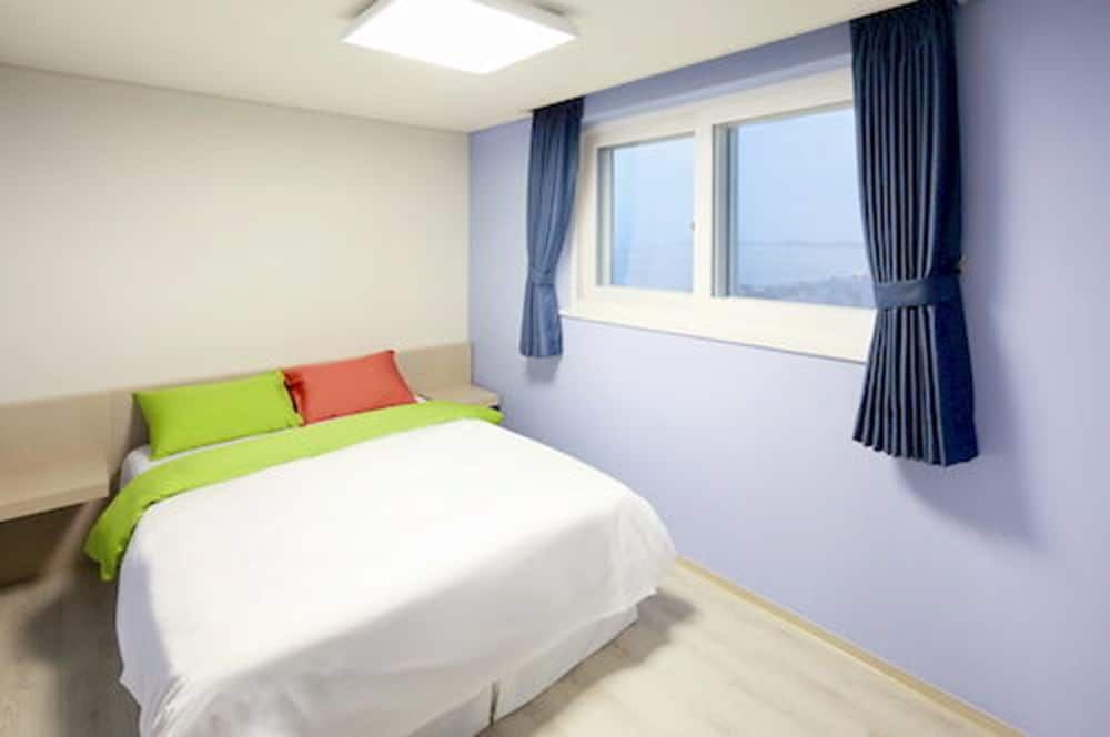 Hanwha Resort Daecheon Paros Deluxe Room (Bed Type) 3