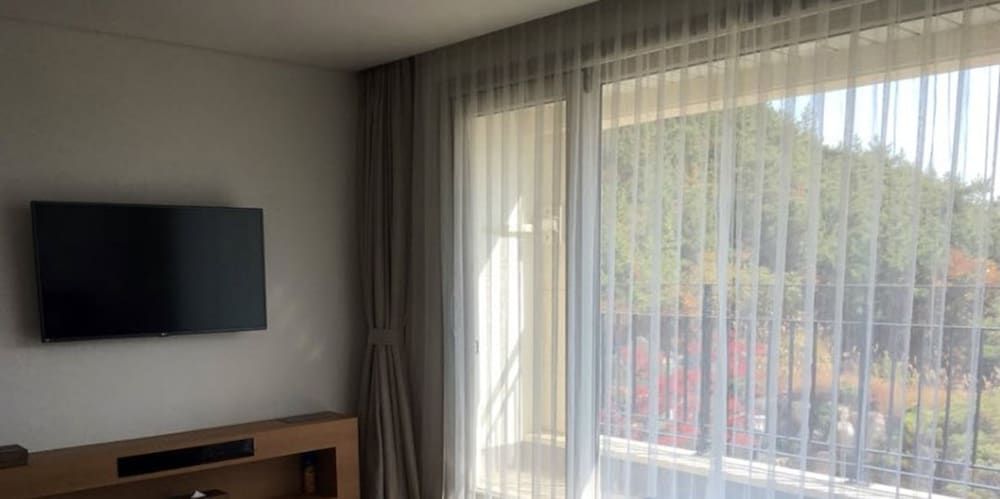 Lapis Hotel Deluxe Room, Mountain View 5