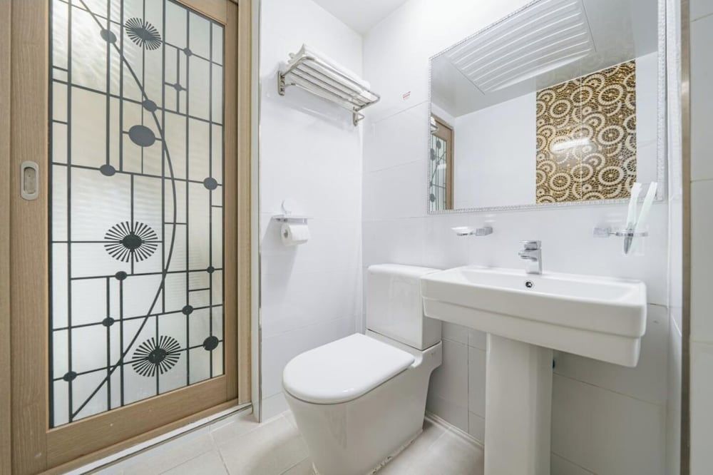 Sky Hotel Deluxe Twin Room 7