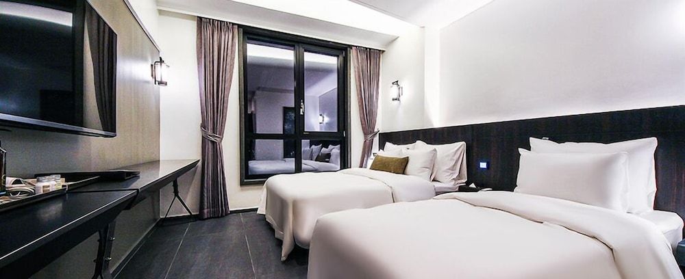 undefined Hotel GMS 7