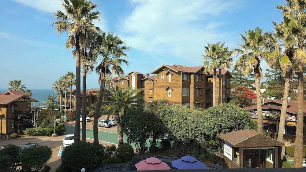 undefined Dyne Resort 6