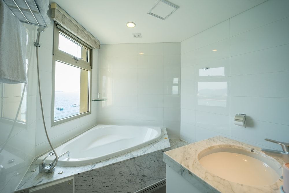 Tacet Pension Deluxe Room 6