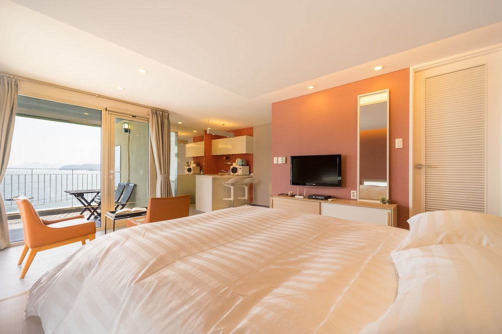 Tacet Pension Deluxe Room