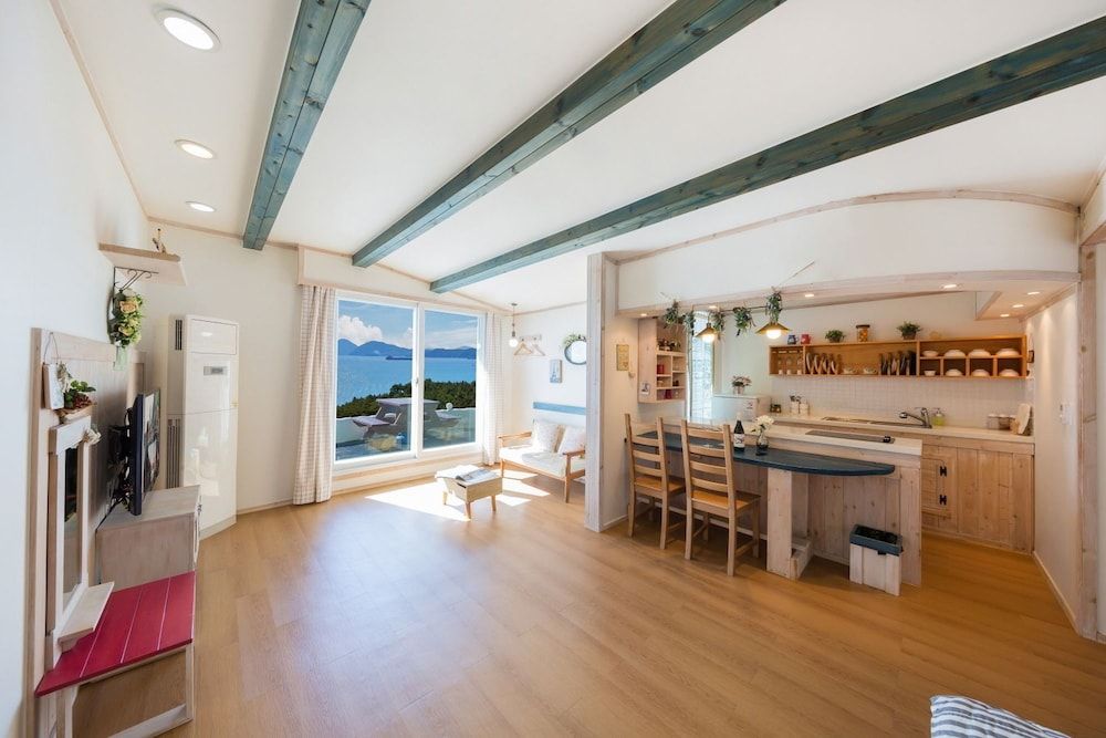 13 Ohoo Pension Standard Double Room, Sea View 14